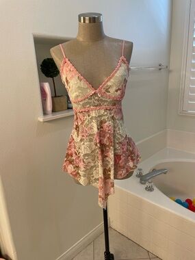 Y2K lace cami